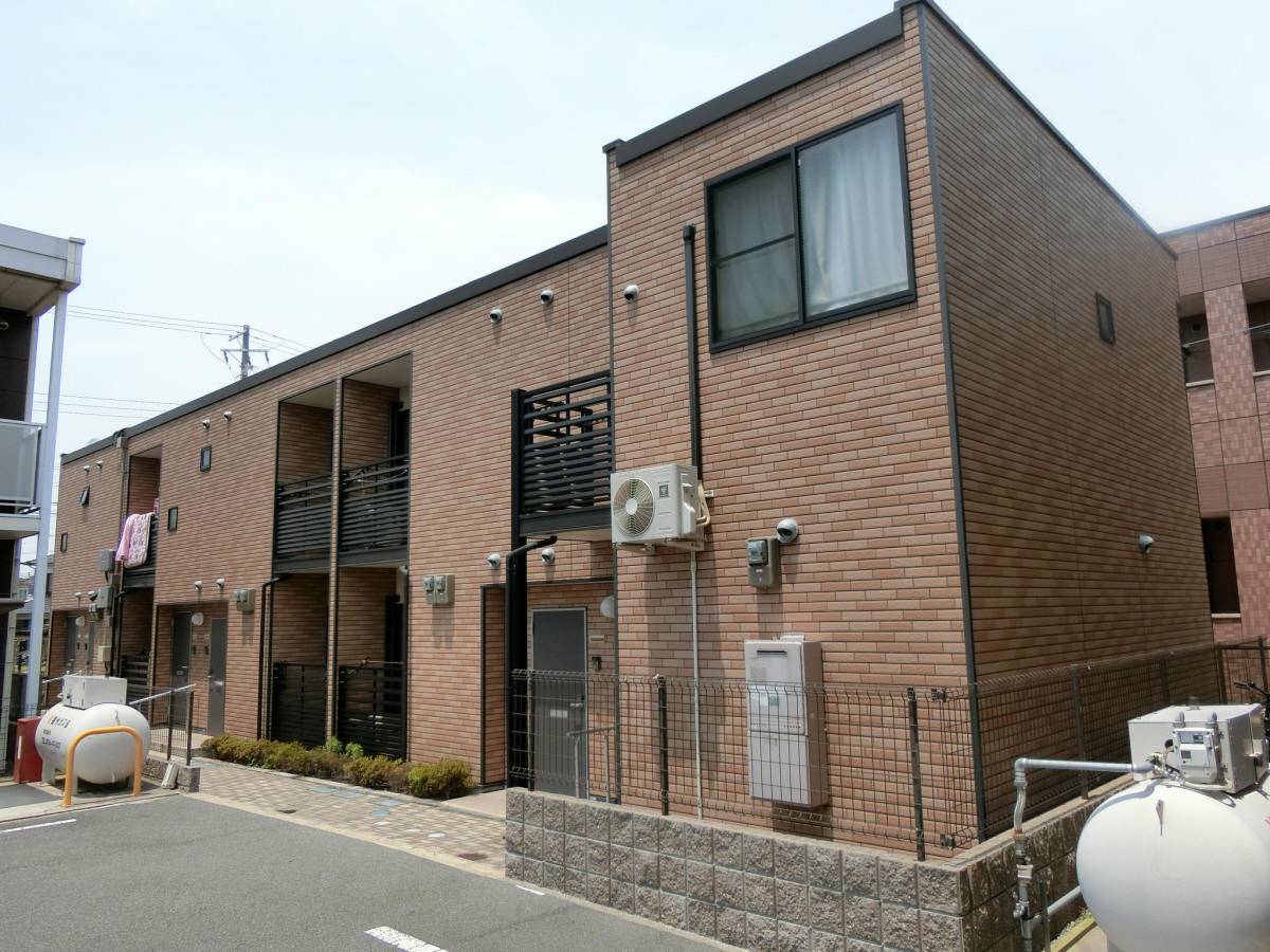 土山駅よりバス15分 徒歩5分 築13年7ヶ月 2階建の賃貸物件