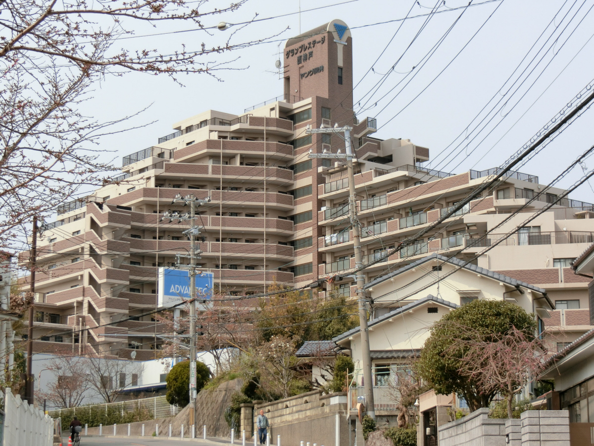 明石駅よりバス8分 徒歩3分 築28年6ヶ月 16階建の賃貸物件