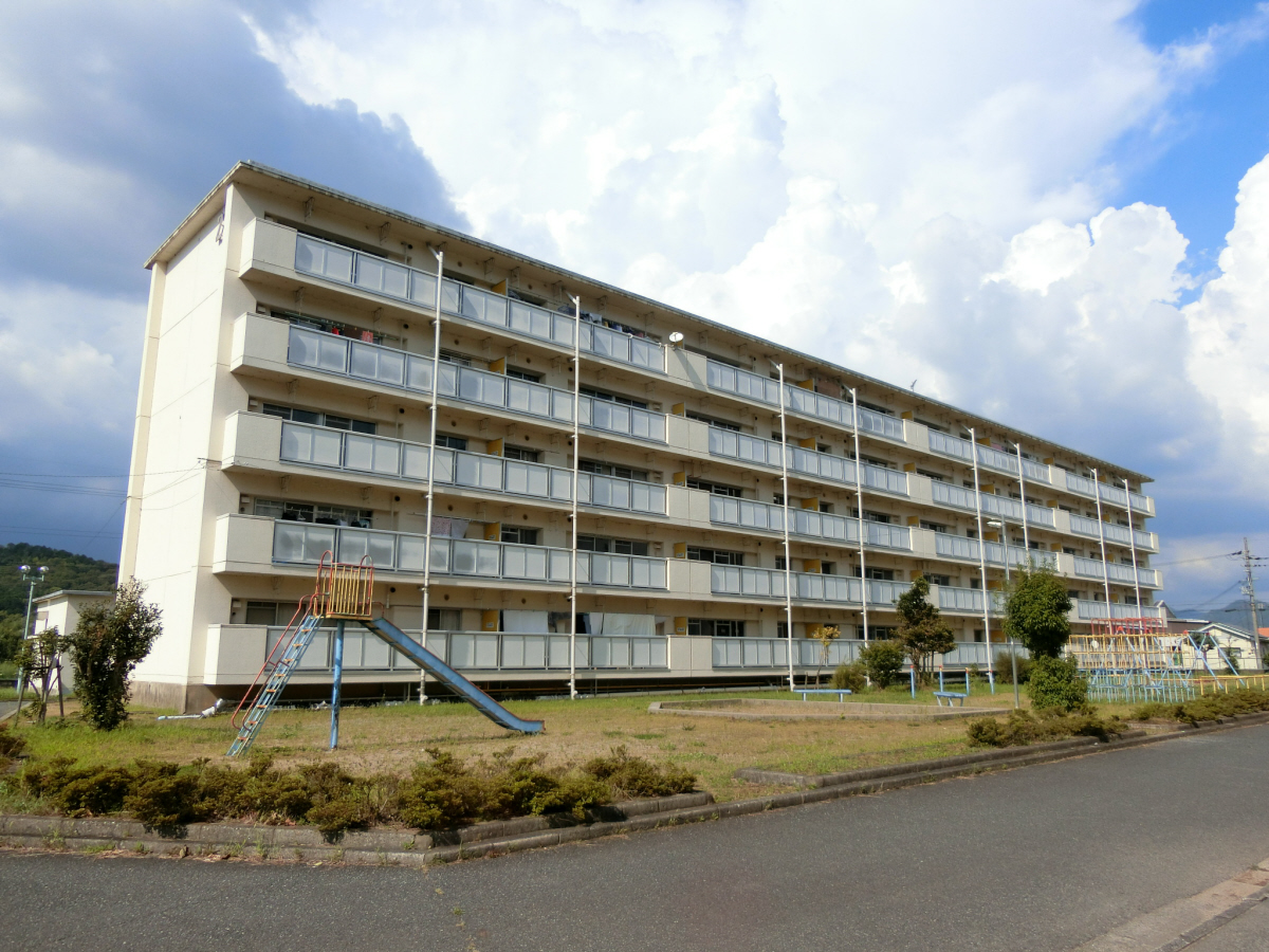比延駅より徒歩13分 築38年4ヶ月 5階建の賃貸物件