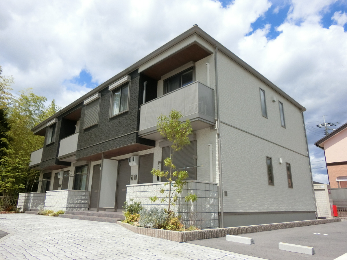 社町駅よりバス11分 徒歩4分 築6年3ヶ月 2階建の賃貸物件