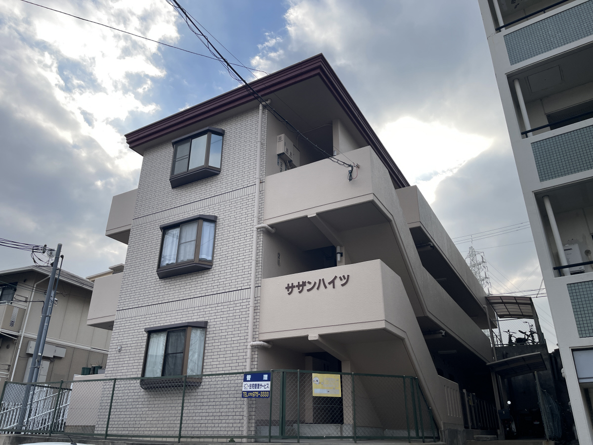伊川谷駅よりバス13分 徒歩2分 築37年2ヶ月 3階建の賃貸物件
