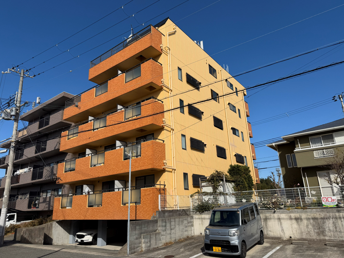 明石駅よりバス20分 徒歩1分 築35年7ヶ月 5階建の賃貸物件