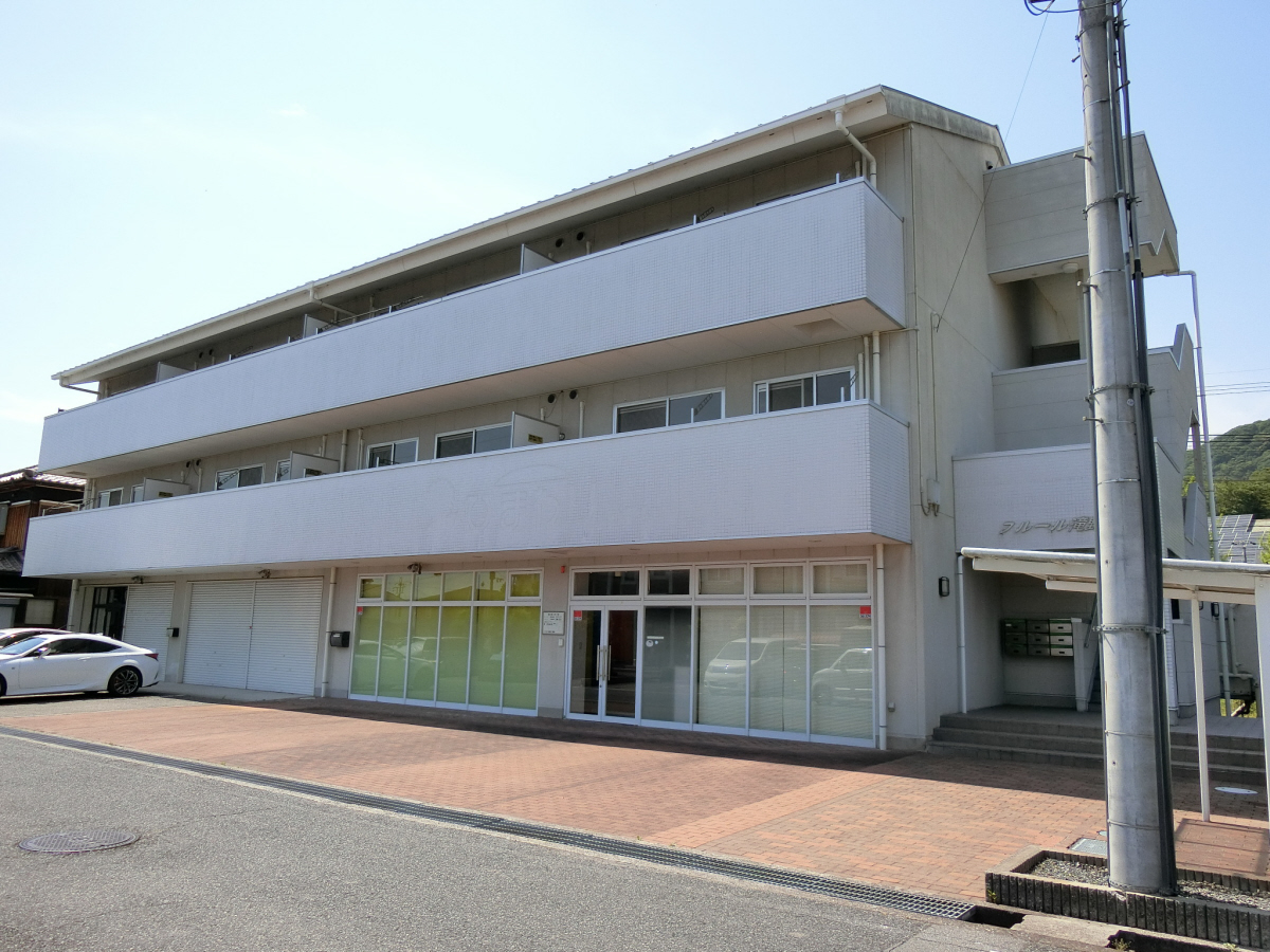 滝野駅より徒歩8分 築24年6ヶ月 3階建の賃貸物件