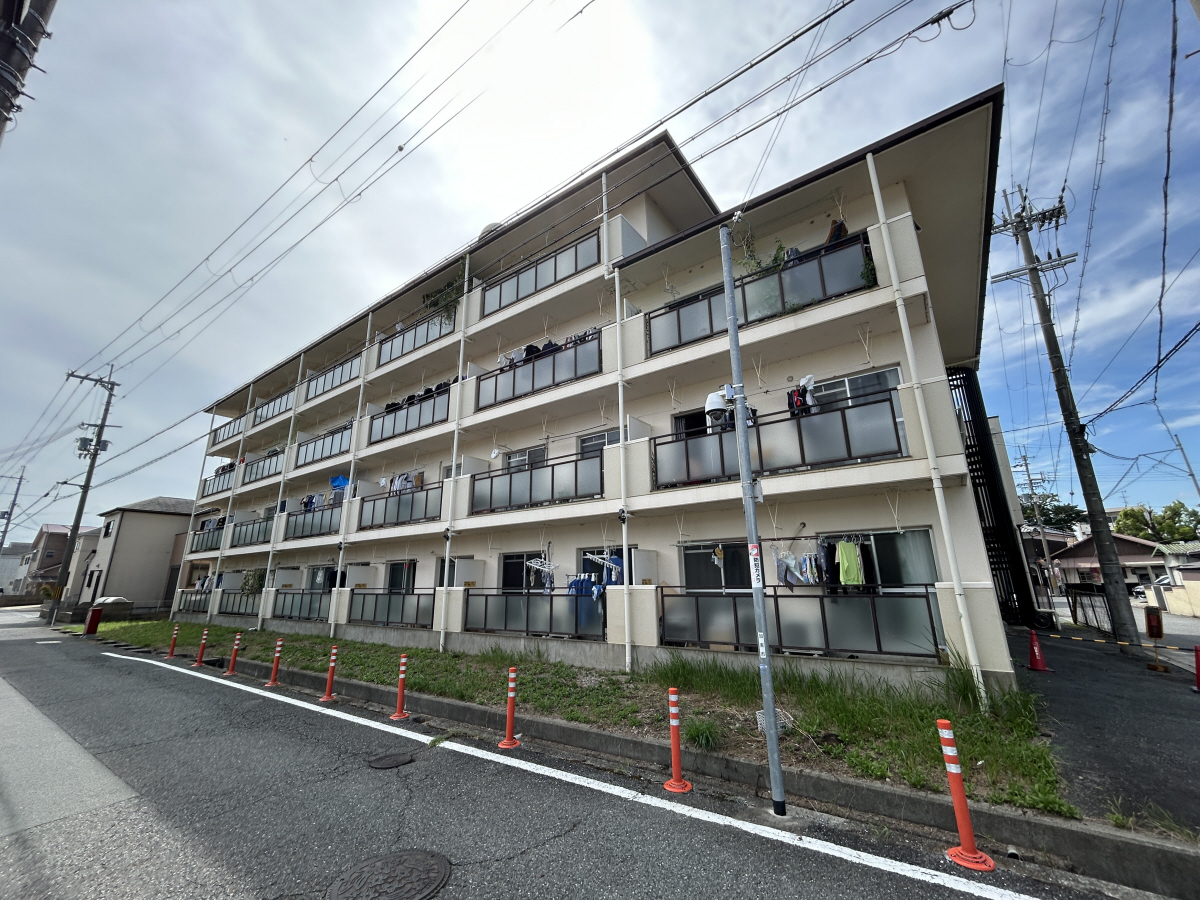 社町駅よりバス17分 徒歩7分 築40年6ヶ月 4階建の賃貸物件