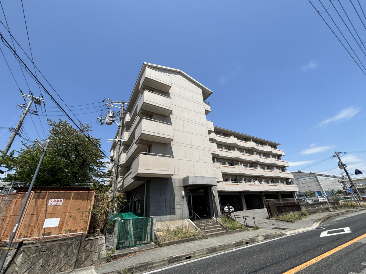 土山駅よりバス11分 徒歩1分 築29年8ヶ月 5階建の賃貸物件