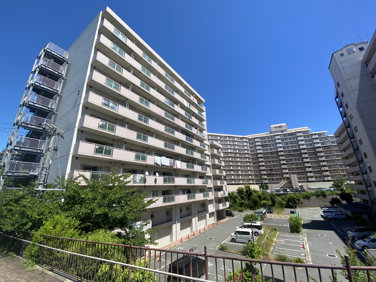 朝霧駅よりバス10分 徒歩39分 築28年3ヶ月 11階建の賃貸物件