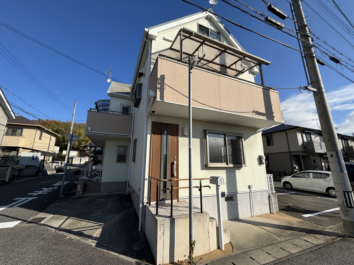 明石駅よりバス15分 徒歩3分 築23年 2階建の賃貸物件