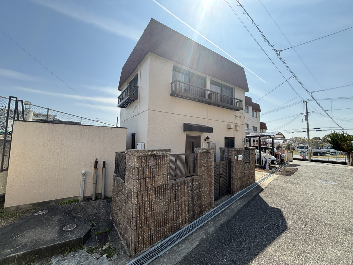明石駅よりバス12分 徒歩2分 築52年1ヶ月 2階建の賃貸物件