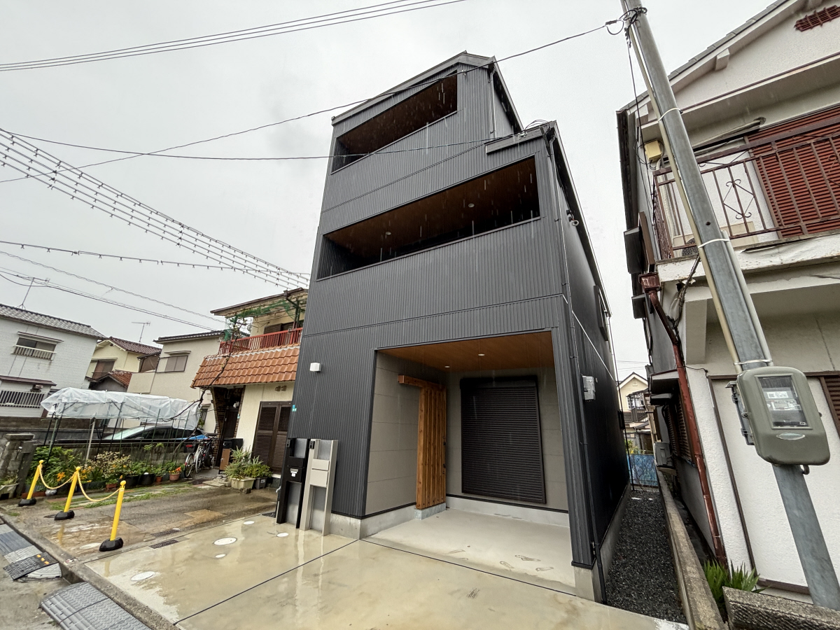 藤江駅より徒歩8分 築1年9ヶ月 3階建の賃貸物件