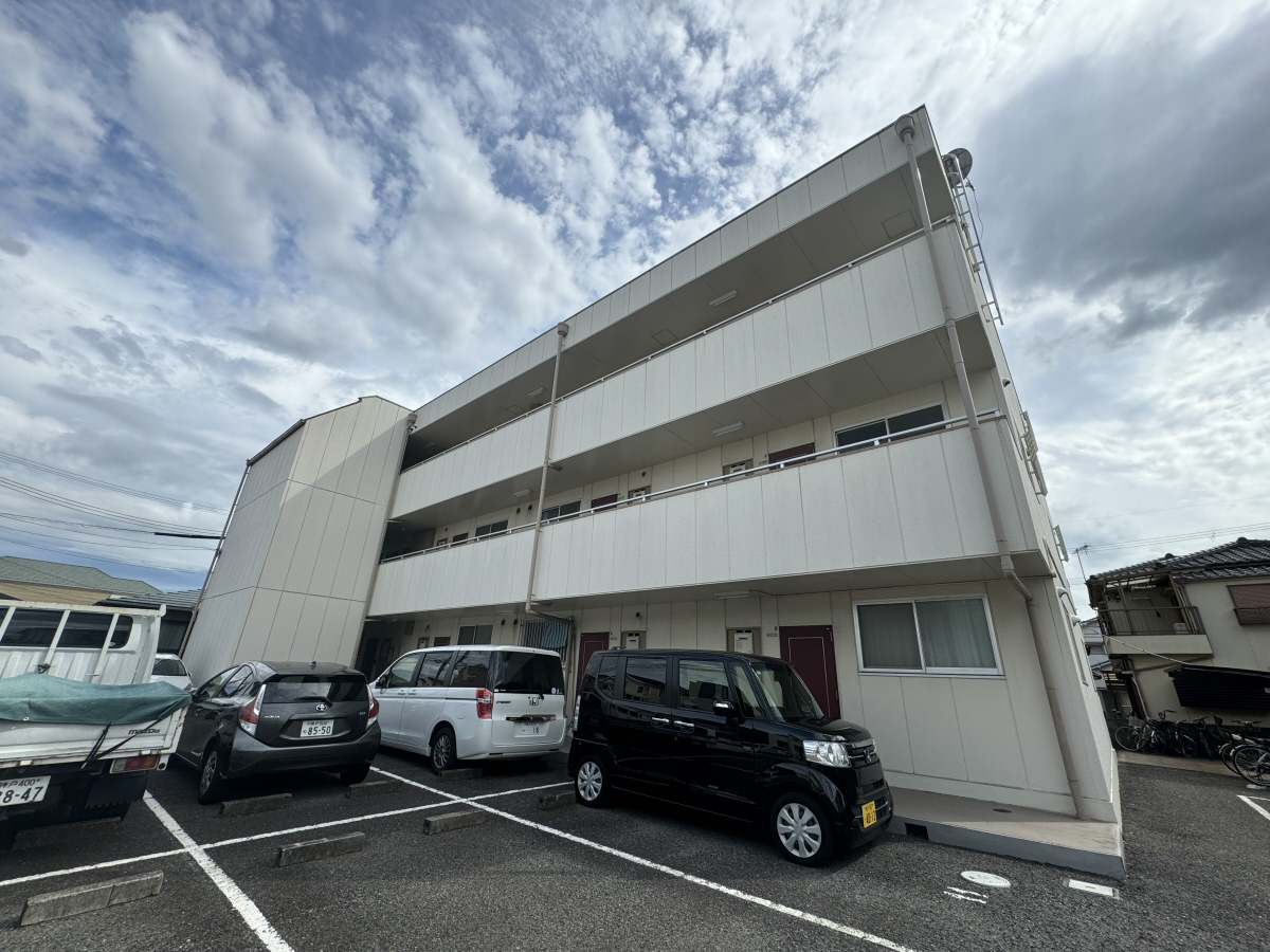 明石駅よりバス13分 徒歩3分 築33年3ヶ月 3階建の賃貸物件