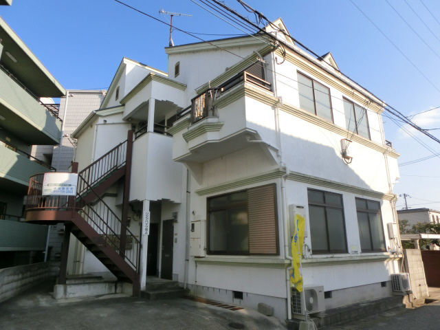 伊川谷駅よりバス6分 徒歩4分 築35年7ヶ月 2階建の賃貸物件