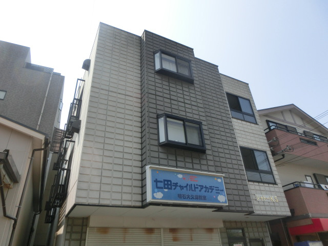 大久保駅より徒歩6分 築24年3ヶ月 3階建の賃貸物件