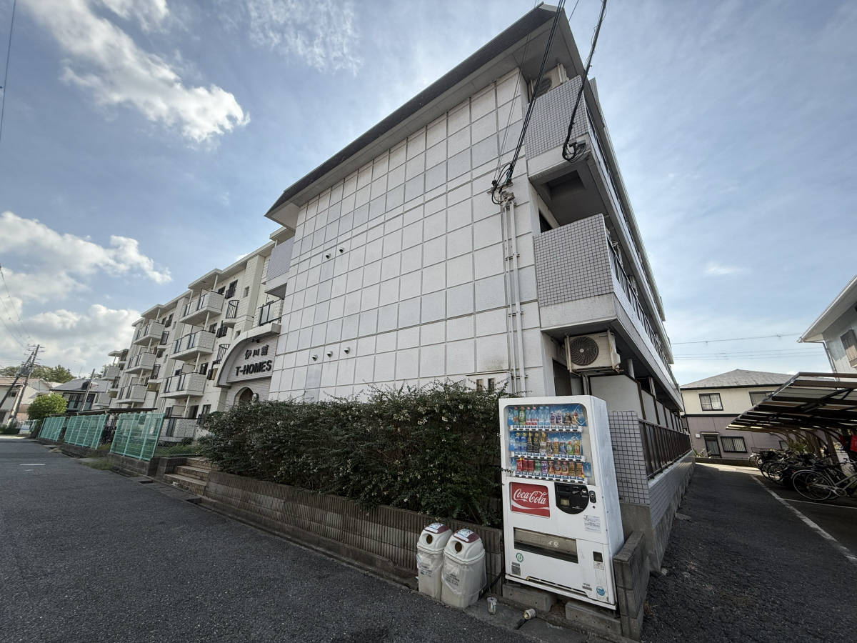 伊川谷駅よりバス8分 徒歩2分 築37年8ヶ月 4階建の賃貸物件