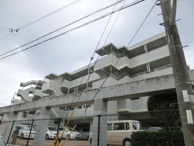 明石駅より徒歩16分 築36年4ヶ月 4階建の賃貸物件
