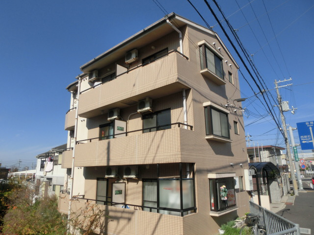 明石駅よりバス14分 徒歩1分 築31年4ヶ月 3階建の賃貸物件