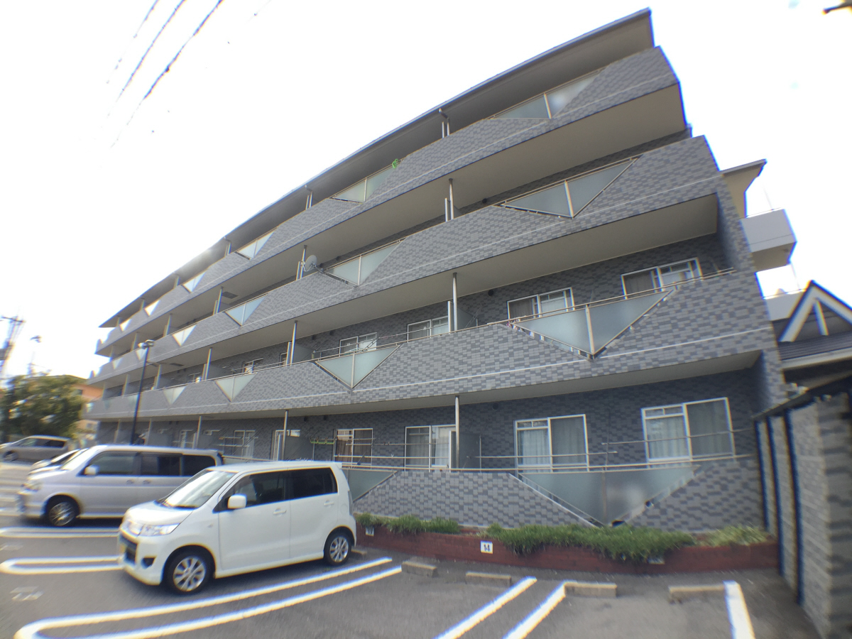 明石駅よりバス13分 徒歩10分 築35年4ヶ月 4階建の賃貸物件