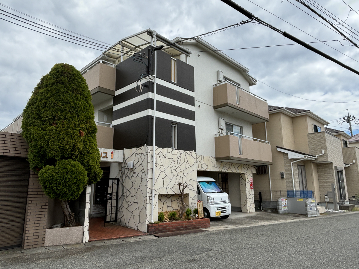 明石駅よりバス14分 徒歩7分 築39年7ヶ月 3階建の賃貸物件