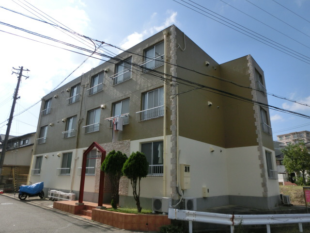 伊川谷駅よりバス12分 徒歩10分 築41年6ヶ月 3階建の賃貸物件