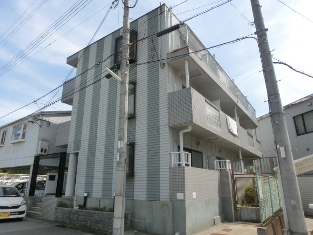 伊川谷駅よりバス10分 徒歩1分 築35年2ヶ月 3階建の賃貸物件