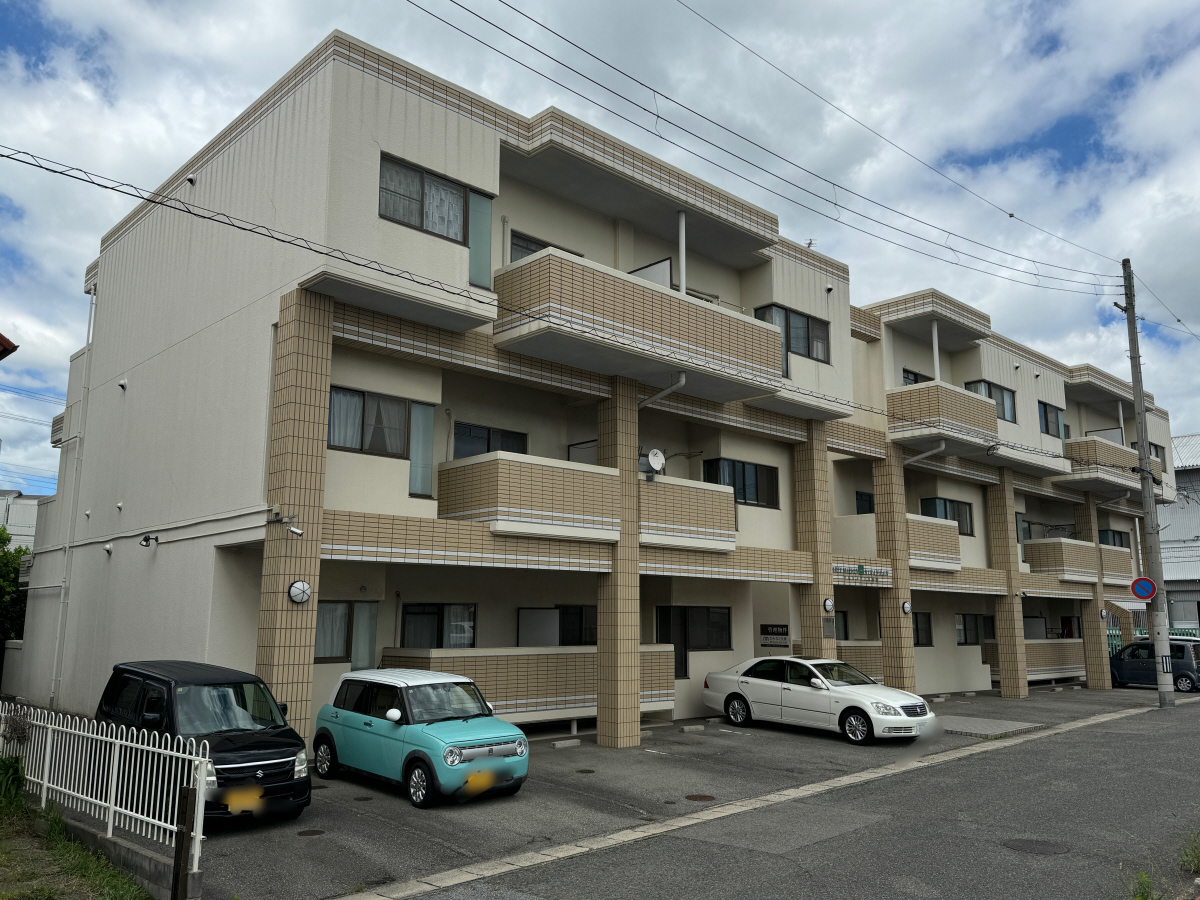 明石駅よりバス15分 徒歩3分 築37年7ヶ月 3階建の賃貸物件