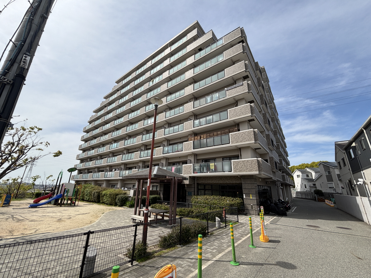 明石駅よりバス13分 徒歩5分 築27年5ヶ月 10階建の賃貸物件