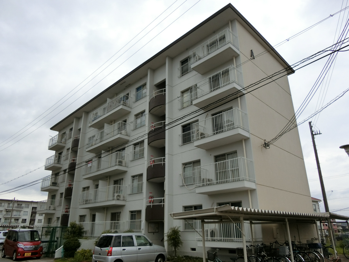 三木駅より徒歩10分 築49年3ヶ月 5階建の賃貸物件