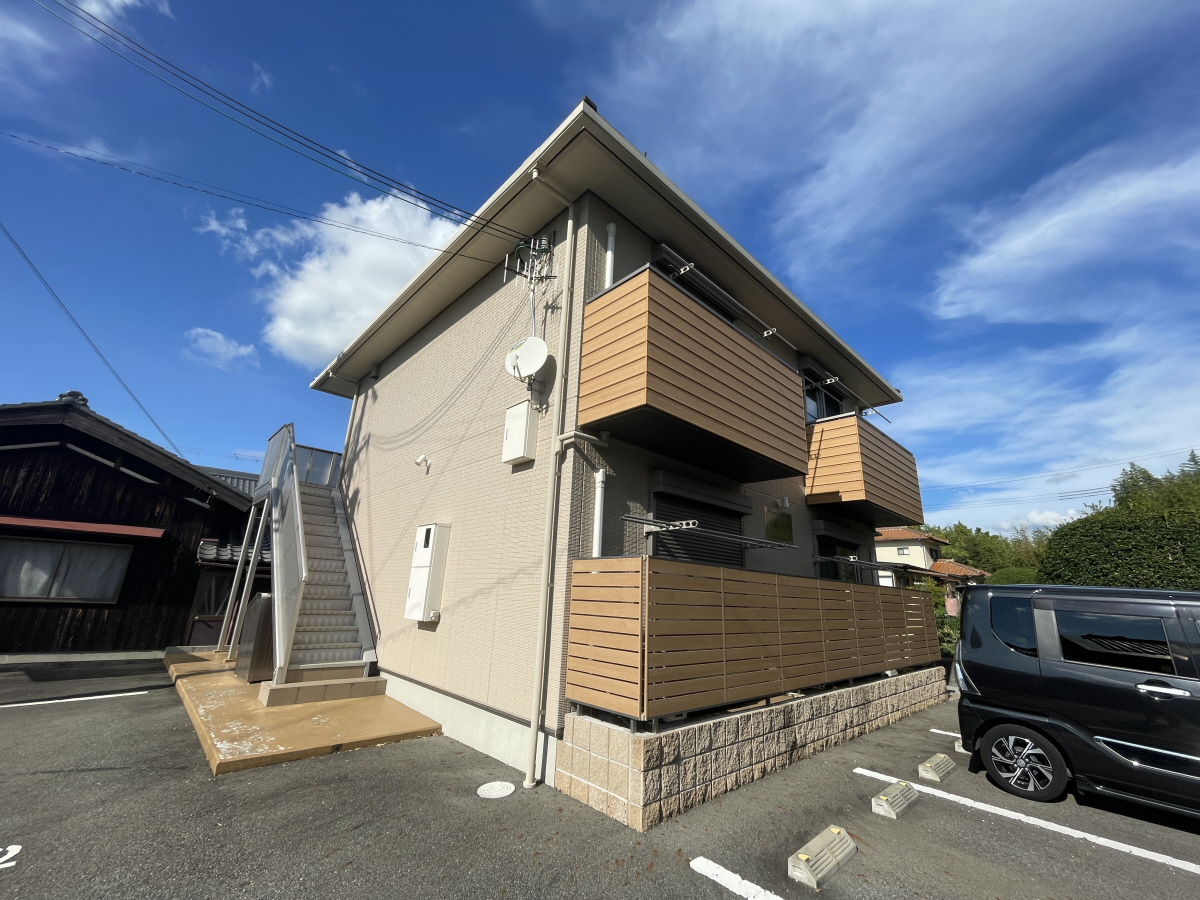 小野駅より徒歩20分 築8年4ヶ月 2階建の賃貸物件
