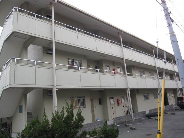 西明石駅より徒歩15分 築37年2ヶ月 3階建の賃貸物件