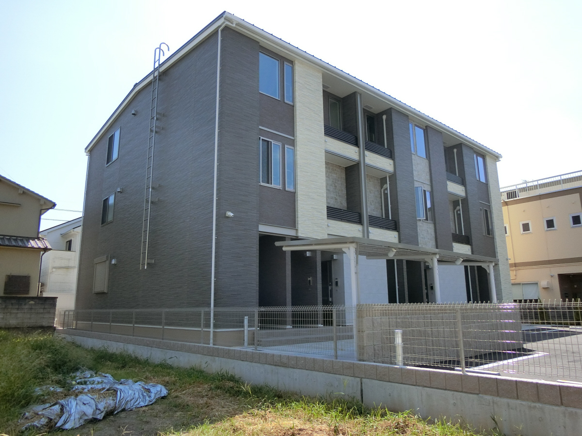 三木駅より徒歩8分 築5年1ヶ月 3階建の賃貸物件