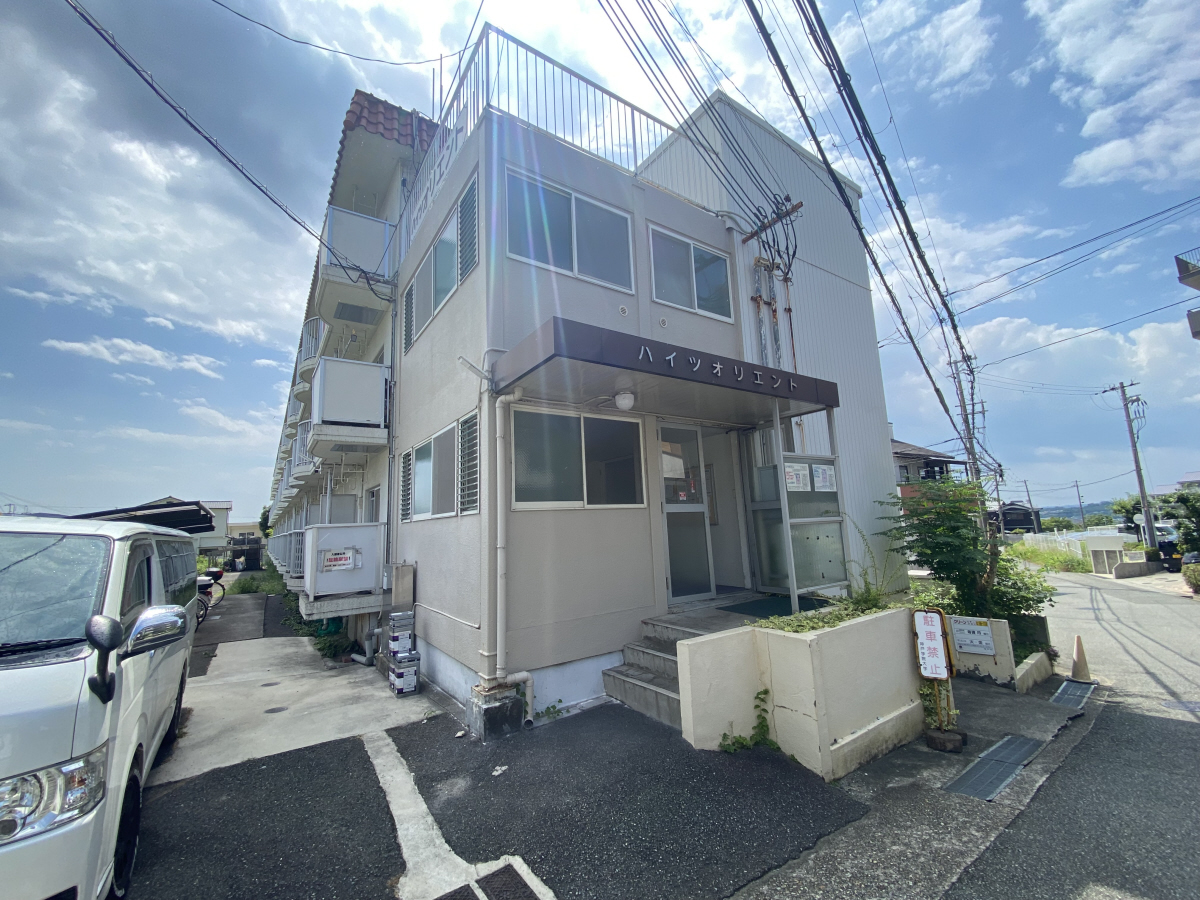 明石駅よりバス15分 徒歩3分 築40年6ヶ月 3階建の賃貸物件