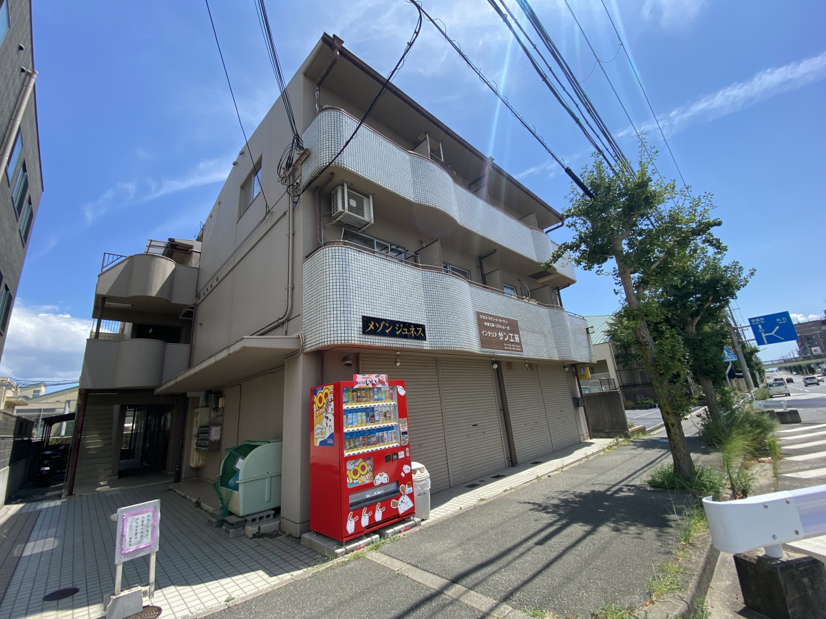 明石駅よりバス17分 徒歩5分 築38年7ヶ月 3階建の賃貸物件
