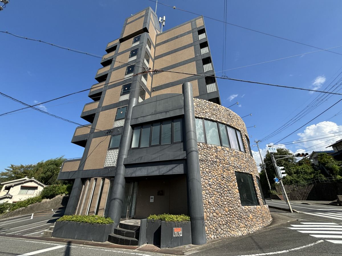 滝駅より徒歩7分 築32年7ヶ月 7階建の賃貸物件