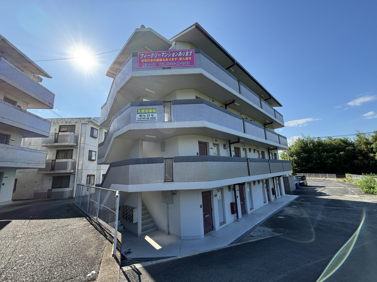 滝駅より徒歩8分 築34年 4階建の賃貸物件