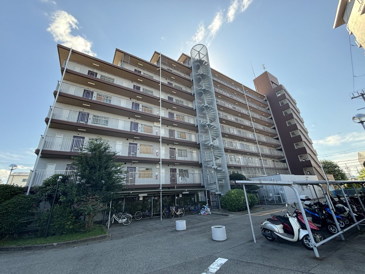 明石駅より徒歩11分 築45年8ヶ月 9階建の賃貸物件